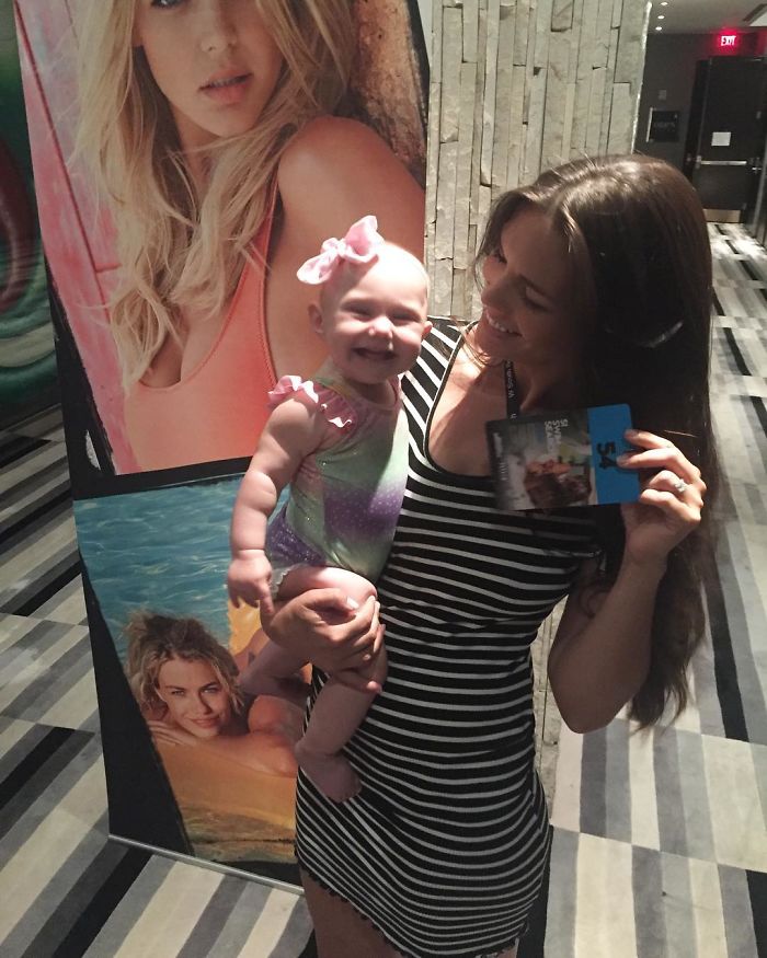 People Call Breastfeeding Model "Disgusting", Probably Regret It After Her Friend Posts The Real Story Behind It People Call Breastfeeding Model "Disgusting", Probably Regret It After Her Friend Posts The Real Story Behind It