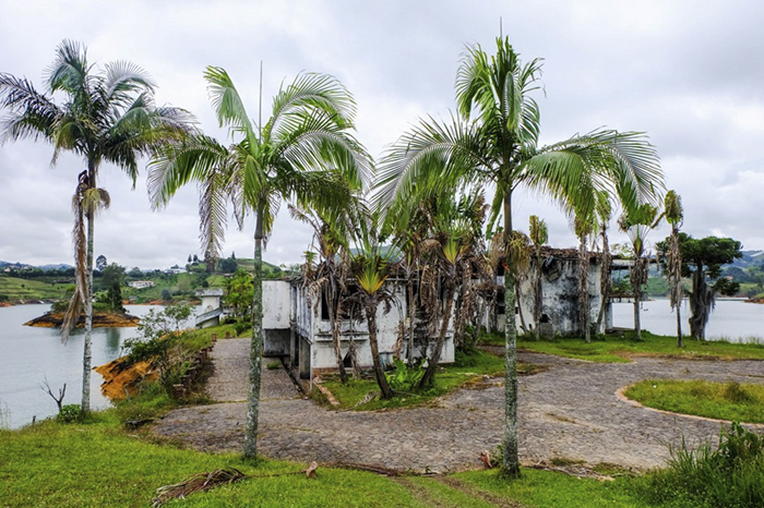 pablo-escobar-mansion-paintball-vit-medellin-columbia (3) pablo-escobar-mansion-paintball-vit-medellin-columbia (3)