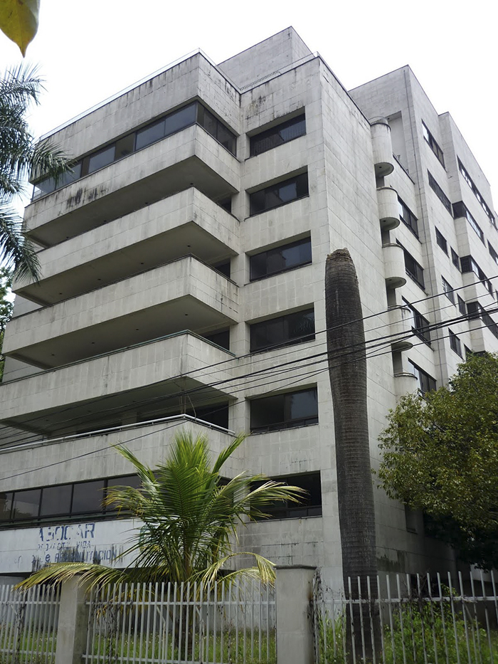 pablo-escobar-mansion-paintball-vit-medellin-columbia (7) pablo-escobar-mansion-paintball-vit-medellin-columbia (7)