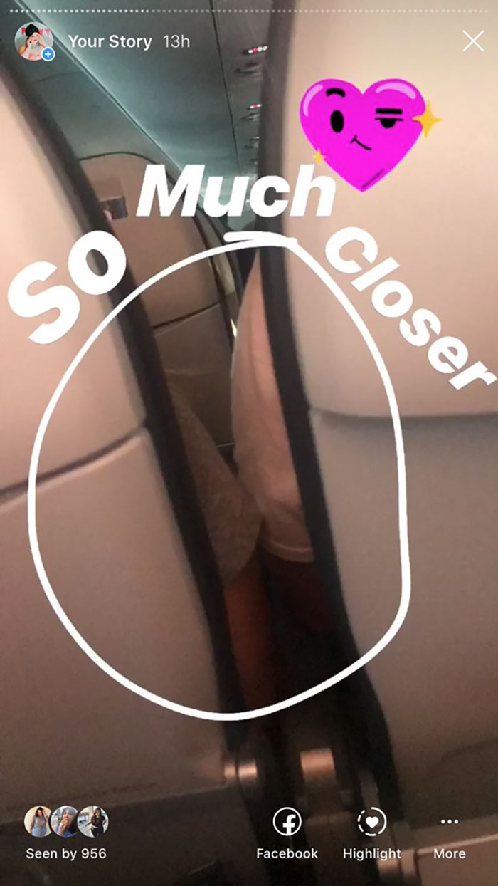 Woman Live-Tweets Two Complete Strangers Flirting On A Plane, Doesn't Expect It Would Escalate Like This Woman Live-Tweets Two Complete Strangers Flirting On A Plane, Doesn't Expect It Would Escalate Like This