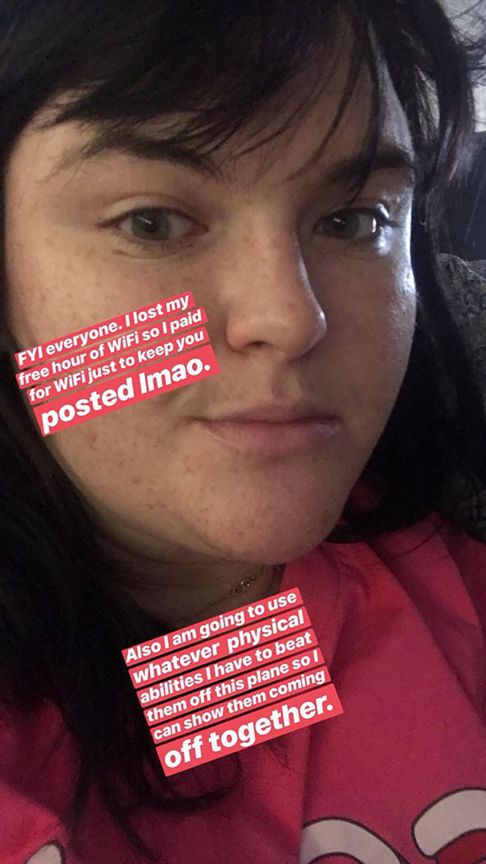 Woman Live-Tweets Two Complete Strangers Flirting On A Plane, Doesn't Expect It Would Escalate Like This Woman Live-Tweets Two Complete Strangers Flirting On A Plane, Doesn't Expect It Would Escalate Like This