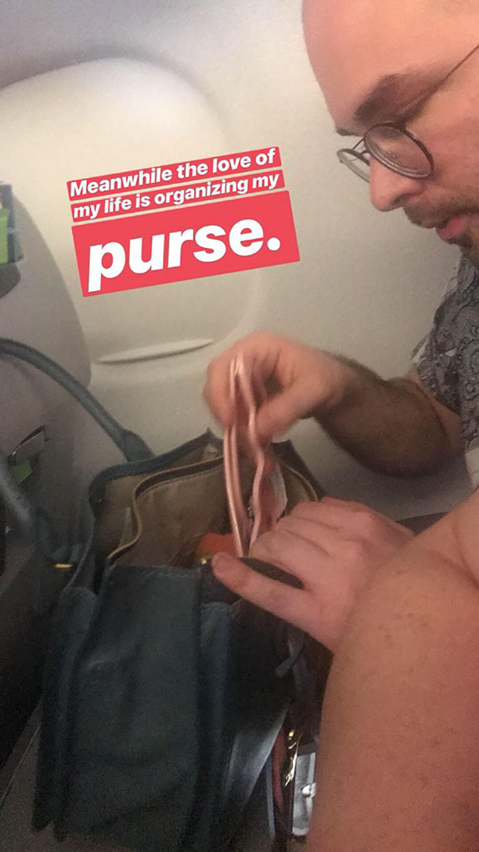 Woman Live-Tweets Two Complete Strangers Flirting On A Plane, Doesn't Expect It Would Escalate Like This Woman Live-Tweets Two Complete Strangers Flirting On A Plane, Doesn't Expect It Would Escalate Like This