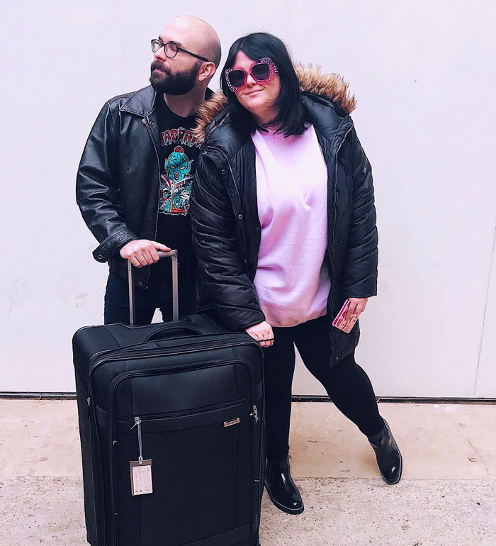 Woman Live-Tweets Two Complete Strangers Flirting On A Plane, Doesn't Expect It Would Escalate Like This