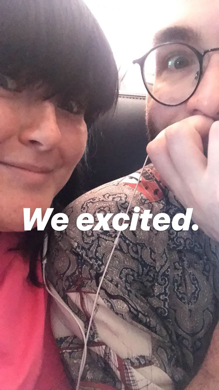 Woman Live-Tweets Two Complete Strangers Flirting On A Plane, Doesn't Expect It Would Escalate Like This Woman Live-Tweets Two Complete Strangers Flirting On A Plane, Doesn't Expect It Would Escalate Like This