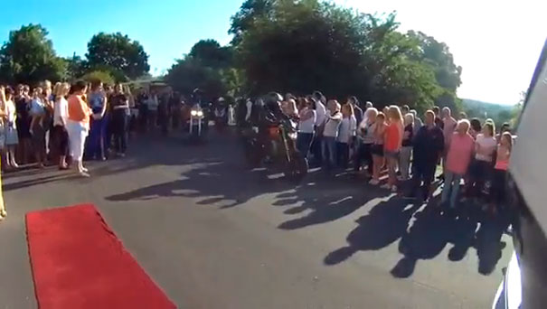 A Girl Who’s Been Bullied Since She Was 7 Storms The Prom With The Most Badass Escort A Girl Who’s Been Bullied Since She Was 7 Storms The Prom With The Most Badass Escort