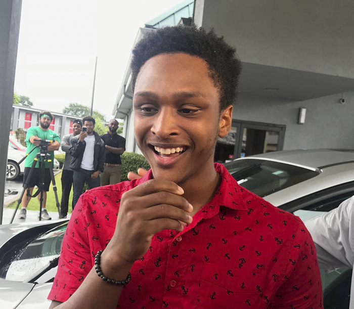 walks-first-day-work-20-miles-ceo-car-walter-carr (1)