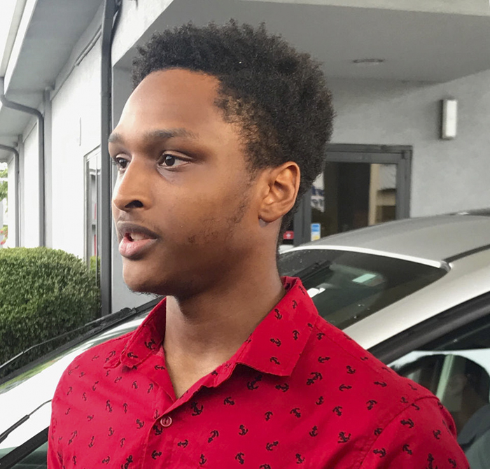 walks-first-day-work-20-miles-ceo-car-walter-carr (4)