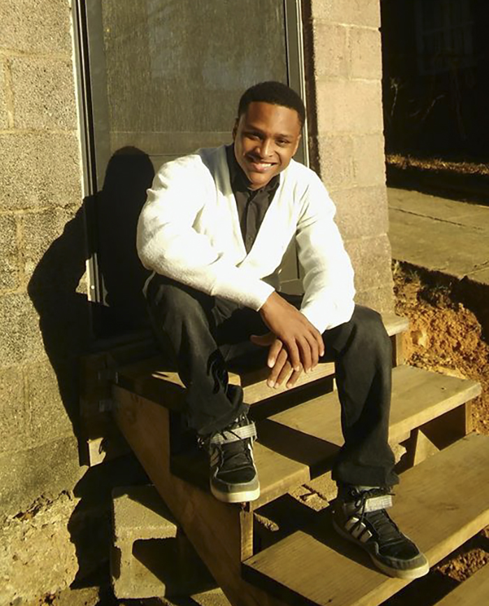 walks-first-day-work-20-miles-ceo-car-walter-carr (5)