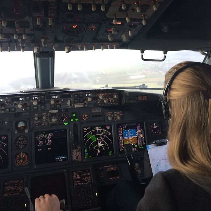 After Quitting Her Boring Job To Become A Pilot, This Woman Is Taking Over Instagram With Her Selfies After Quitting Her Boring Job To Become A Pilot, This Woman Is Taking Over Instagram With Her Selfies