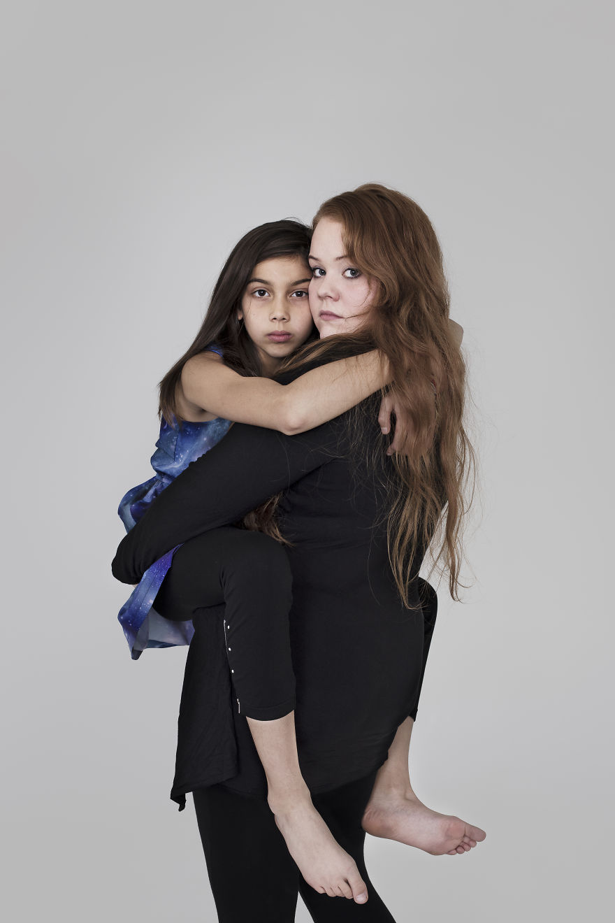 Mothers And Daughters From Iceland Pose In This Photosession And They All Have One Thing In Common