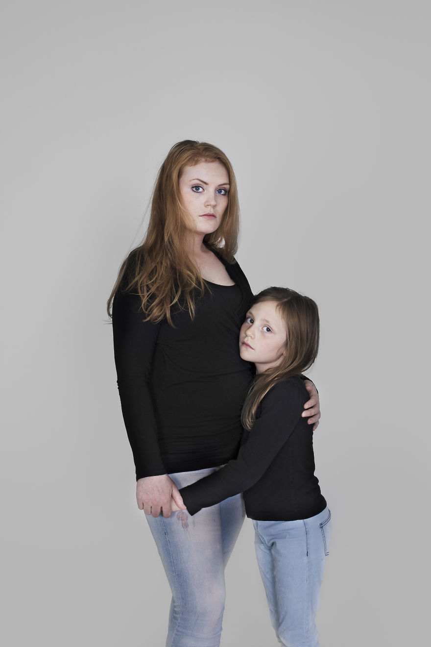 Mothers And Daughters From Iceland Pose In This Photosession And They All Have One Thing In Common