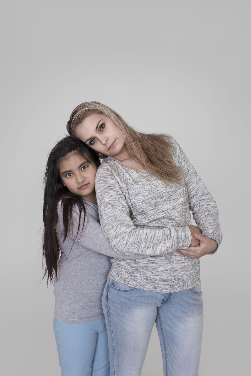 Mothers And Daughters From Iceland Pose In This Photosession And They All Have One Thing In Common