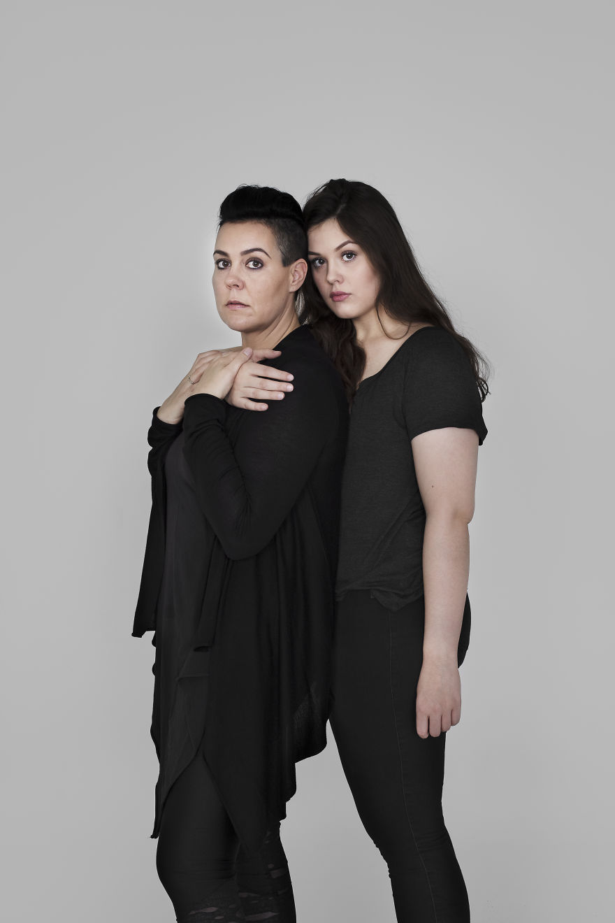 Mothers And Daughters From Iceland Pose In This Photosession And They All Have One Thing In Common