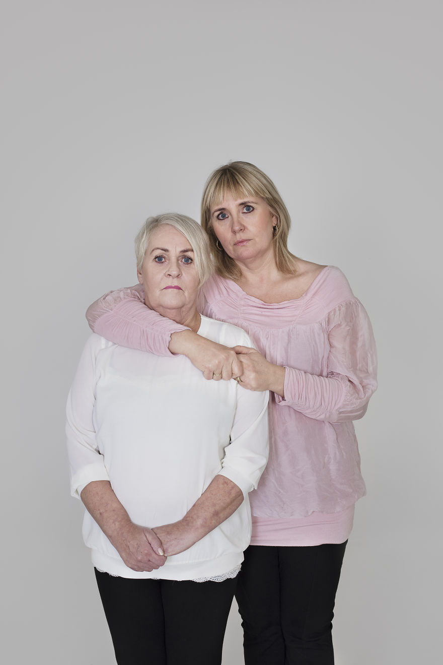 Mothers And Daughters From Iceland Pose In This Photosession And They All Have One Thing In Common