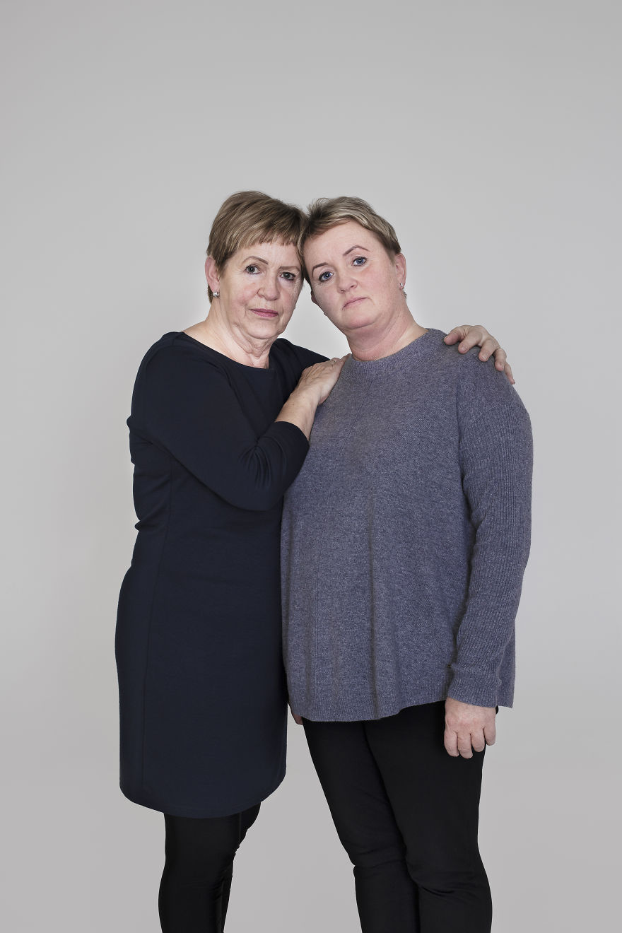 Mothers And Daughters From Iceland Pose In This Photosession And They All Have One Thing In Common