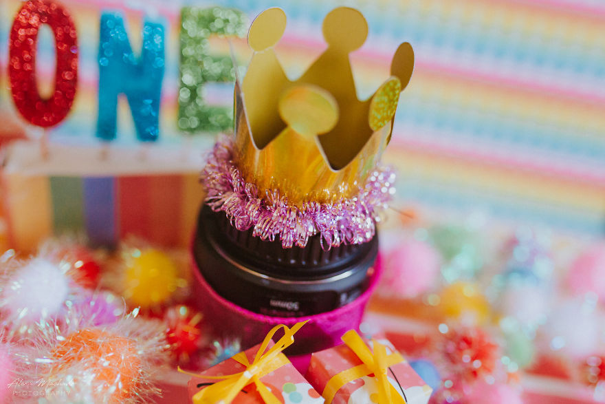 I Took Cake Smash Photos For My Lens's First Birthday And The Results Are Hilarious! I Took Cake Smash Photos For My Lens's First Birthday And The Results Are Hilarious!