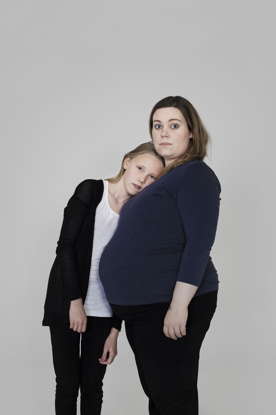 Mothers And Daughters From Iceland Pose In This Photosession And They All Have One Thing In Common