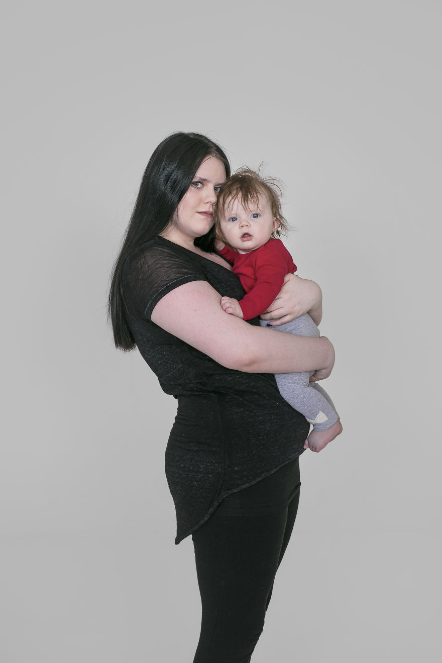 Mothers And Daughters From Iceland Pose In This Photosession And They All Have One Thing In Common