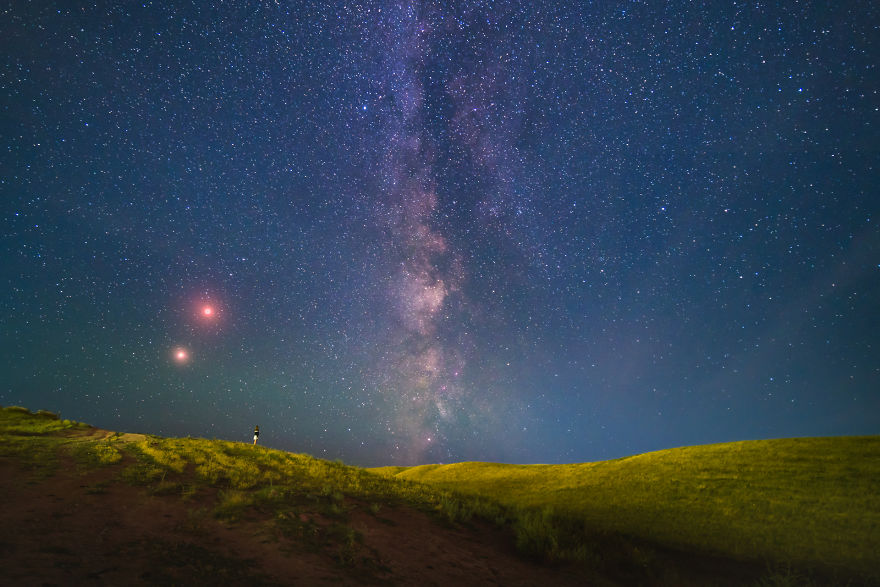 A Photo Of The Lunar Eclipse In 2018 With Mars Right Under It And The Visible Milky Way