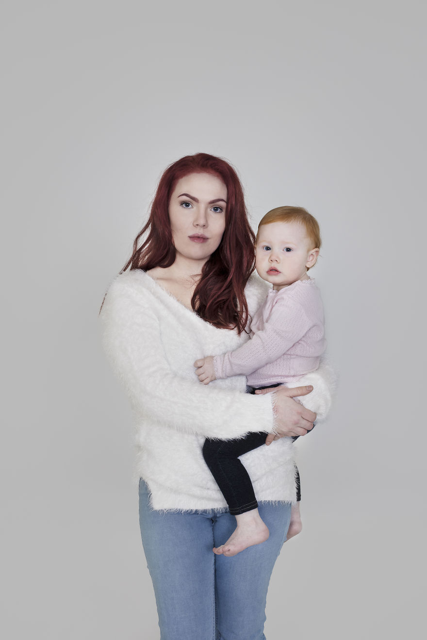 Mothers And Daughters From Iceland Pose In This Photosession And They All Have One Thing In Common