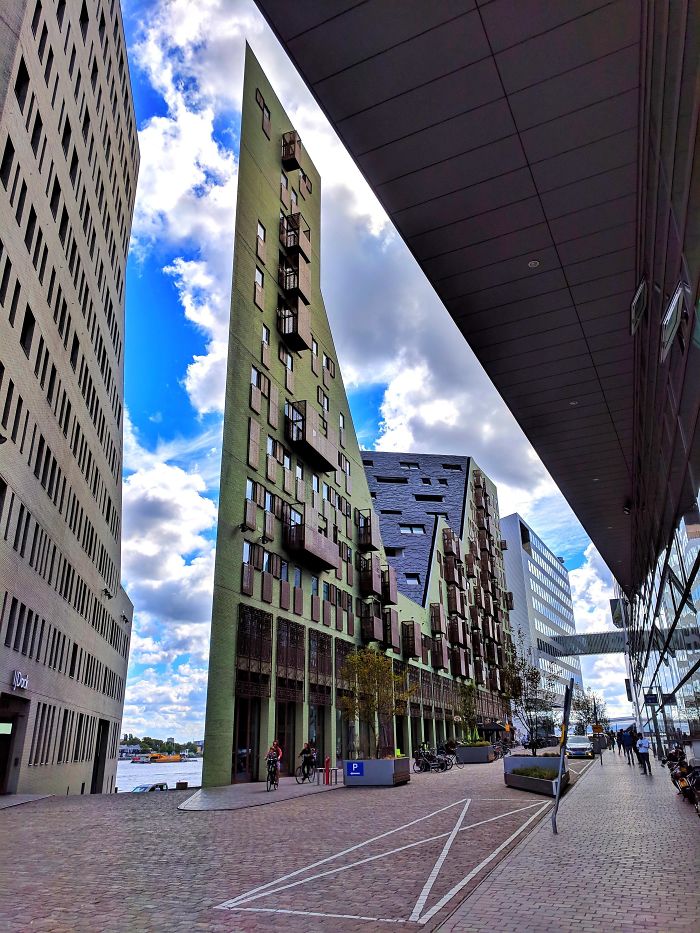 A 2D Building I Found In Amsterdam