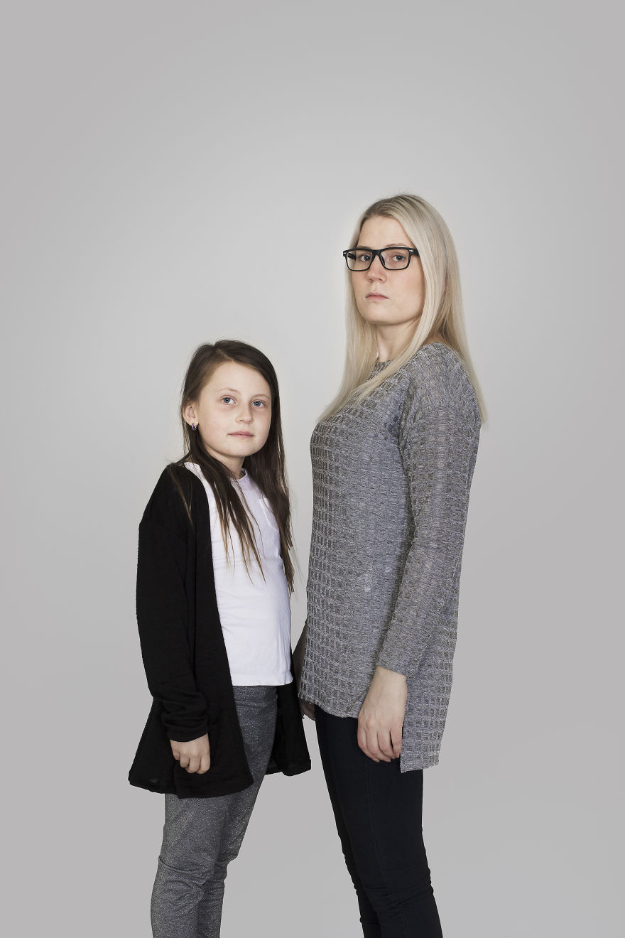 Mothers And Daughters From Iceland Pose In This Photosession And They All Have One Thing In Common