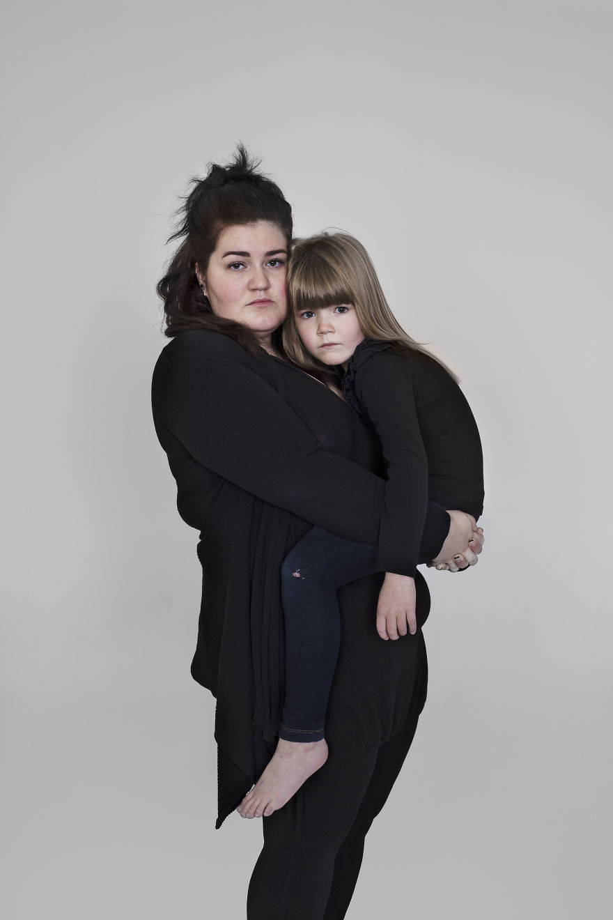 Mothers And Daughters From Iceland Pose In This Photosession And They All Have One Thing In Common