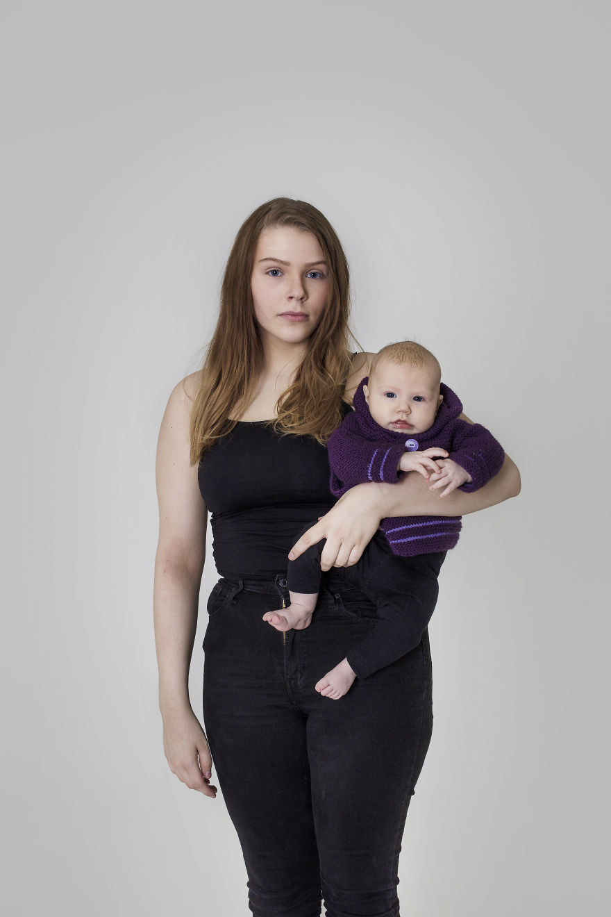 Mothers And Daughters From Iceland Pose In This Photosession And They All Have One Thing In Common