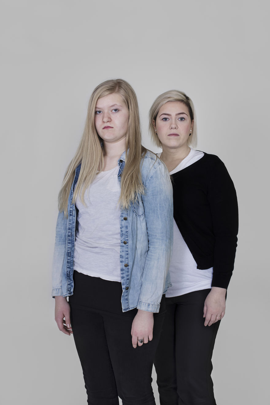 Mothers And Daughters From Iceland Pose In This Photosession And They All Have One Thing In Common