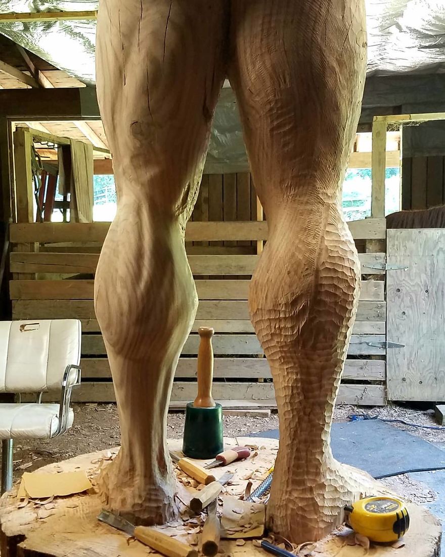 Sculptor Creates A Life-Size Statue Of Arnold Schwarzenegger Out Of Tree Trunk