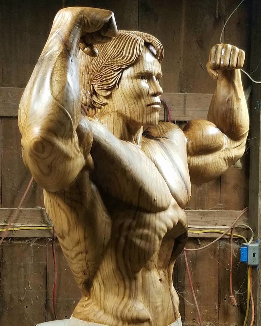 Sculptor Creates A Life-Size Statue Of Arnold Schwarzenegger Out Of Tree Trunk