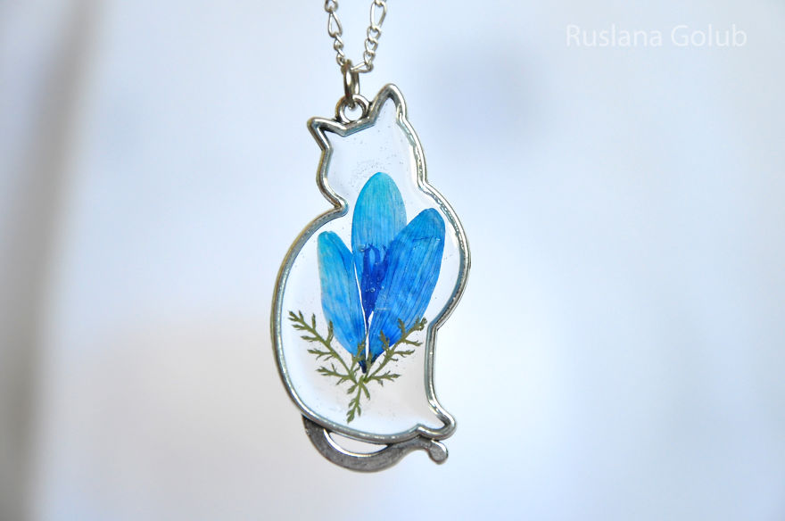 Pretty Cat Pendants With Real Dried Flowers Inside. Made With Love! Pretty Cat Pendants With Real Dried Flowers Inside. Made With Love!