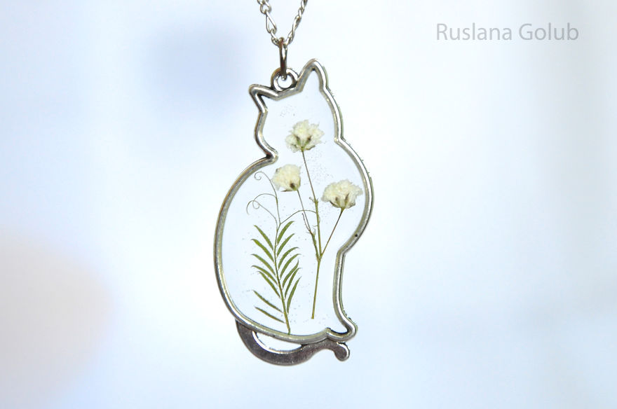 Pretty Cat Pendants With Real Dried Flowers Inside. Made With Love! Pretty Cat Pendants With Real Dried Flowers Inside. Made With Love!