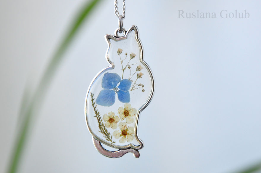 Pretty Cat Pendants With Real Dried Flowers Inside. Made With Love! Pretty Cat Pendants With Real Dried Flowers Inside. Made With Love!