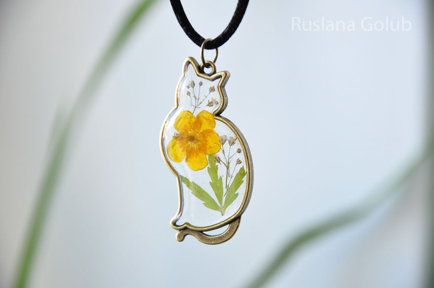 Pretty Cat Pendants With Real Dried Flowers Inside. Made With Love! Pretty Cat Pendants With Real Dried Flowers Inside. Made With Love!
