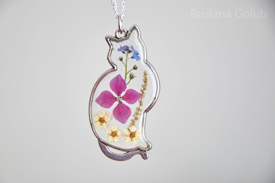 Pretty Cat Pendants With Real Dried Flowers Inside. Made With Love! Pretty Cat Pendants With Real Dried Flowers Inside. Made With Love!