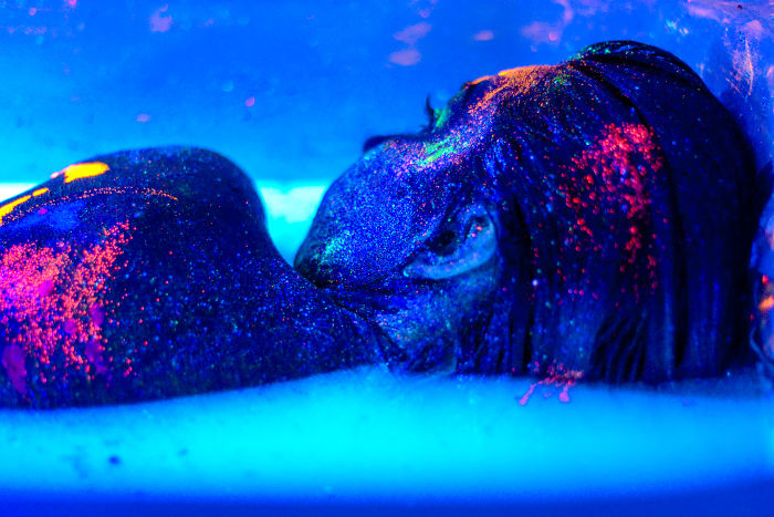 Blü A Neon Wonderland Created In An Apartment Bathroom Bathtub