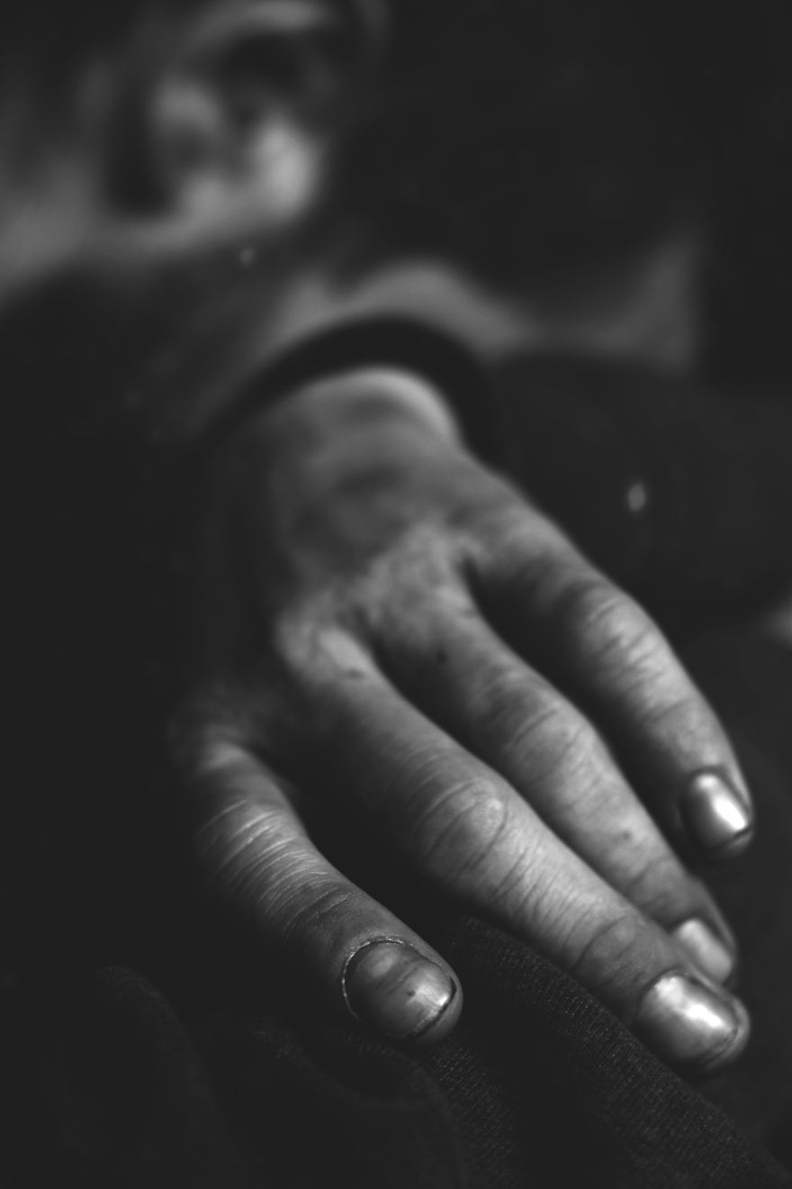 First Pictures That I Made In My Life Show People In Extreme Poverty I Witnessed In My Hometown