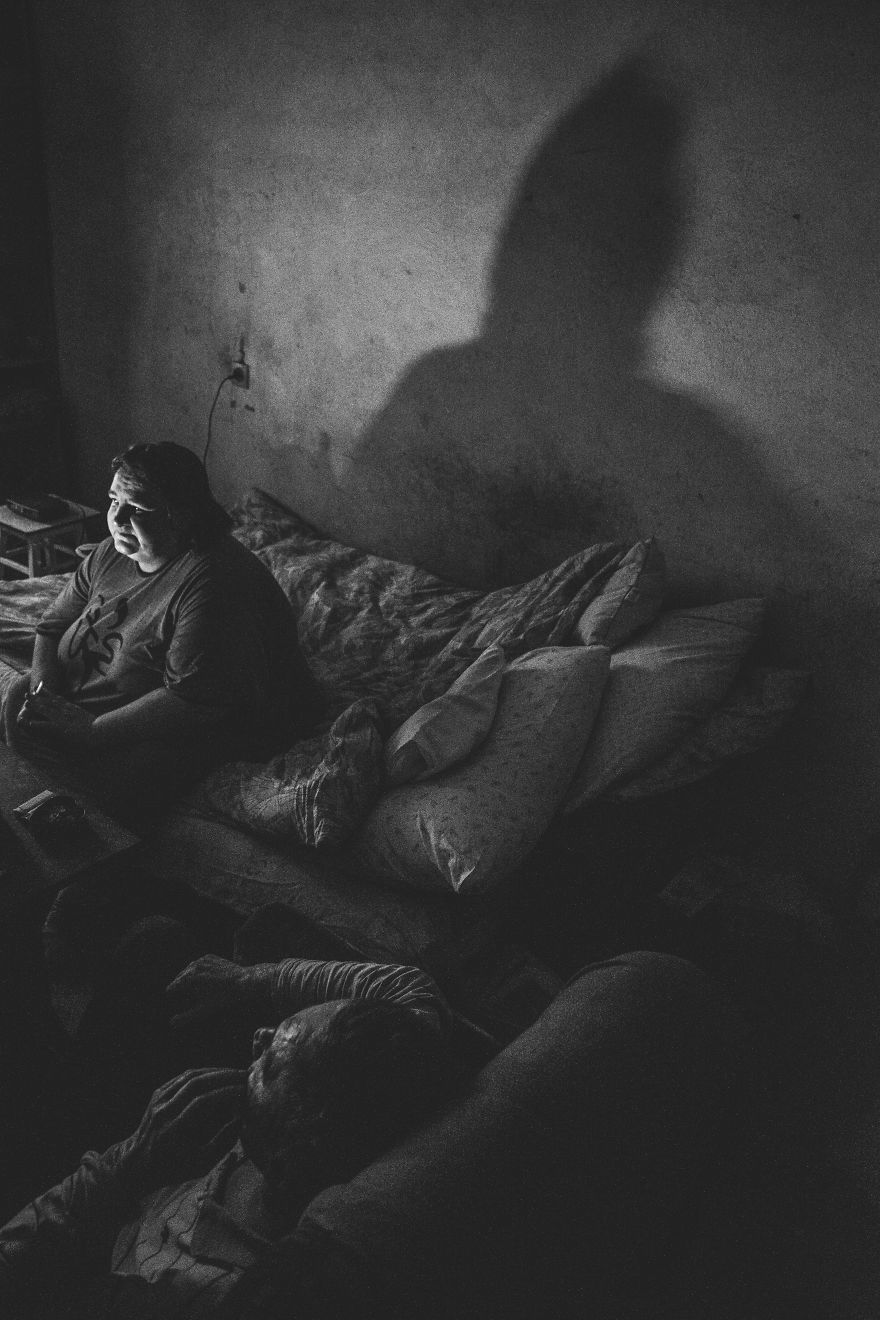 First Pictures That I Made In My Life Show People In Extreme Poverty I Witnessed In My Hometown