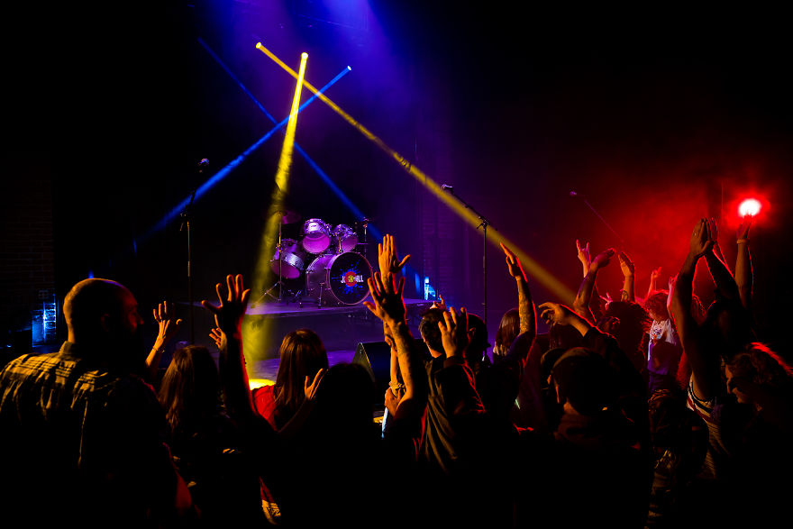 Photographer Creates Epic Band Shot By Taking The Group Underwater Photographer Creates Epic Band Shot By Taking The Group Underwater