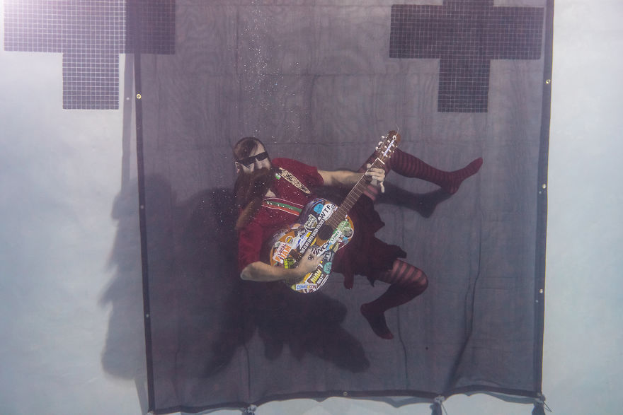 Photographer Creates Epic Band Shot By Taking The Group Underwater Photographer Creates Epic Band Shot By Taking The Group Underwater