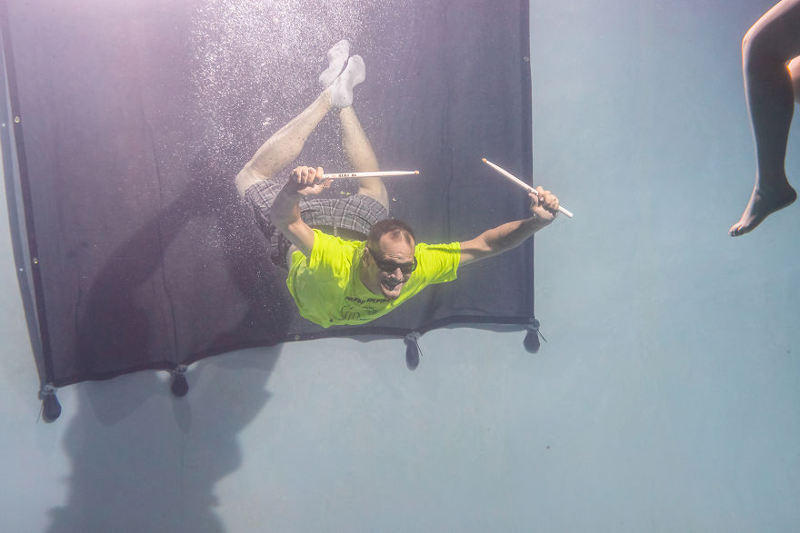 Photographer Creates Epic Band Shot By Taking The Group Underwater Photographer Creates Epic Band Shot By Taking The Group Underwater