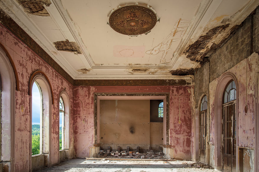 I've Captured the Beauty of Deserted Sanatorium from Soviet Era I've Captured the Beauty of Deserted Sanatorium from Soviet Era