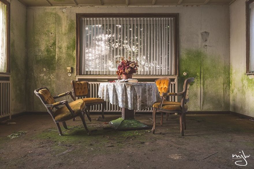 I Photographed Hundreds Of Abandoned Buildings And Tell Their Secrets