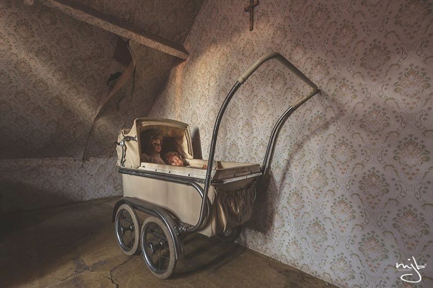 I Photographed Hundreds Of Abandoned Buildings And Tell Their Secrets