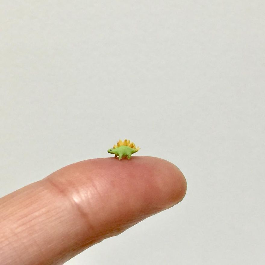 Japanese Artist Kakuho Fujii Creates Tiniest Animal Sculptures