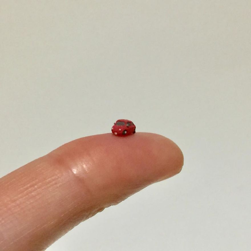 Japanese Artist Kakuho Fujii Creates Tiniest Animal Sculptures