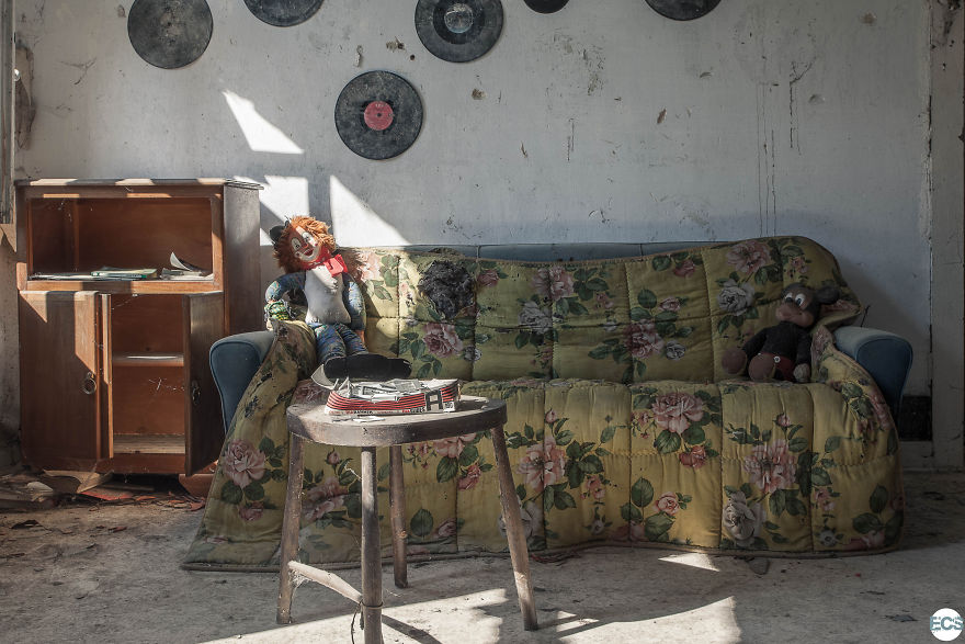 Do Not Forget Me: Capturing The Past Of Abandoned Places