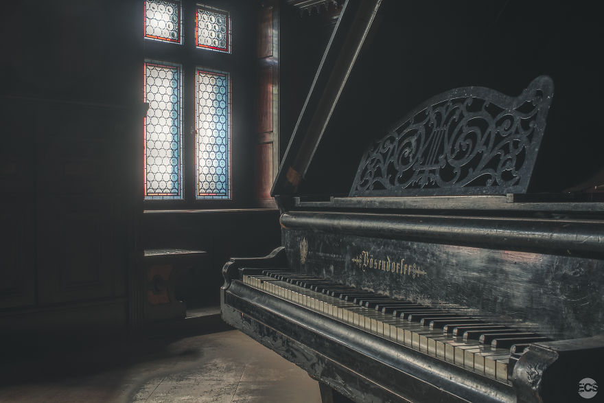 Do Not Forget Me: Capturing The Past Of Abandoned Places Do Not Forget Me: Capturing The Past Of Abandoned Places