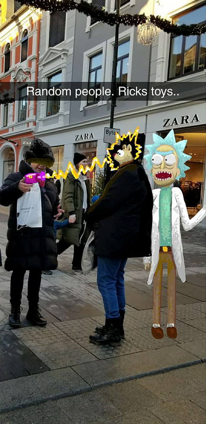 Meet Geeohsnap - The Guy Who Lives In His Own Fantasy World.